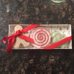 Feeling Smitten Christmas Body & Bath Bombs.